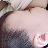 今天第三次从床上掉下来了，他四月，五月，六月的时候…… 我好担心奶不够他吃会影响他发育，今天试了一...