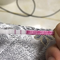 (帮转)不知道什么情况，用的.金.秀.儿排卵试纸！这几天同时用了半定量，到了峰值然后转弱！客服说我27排...