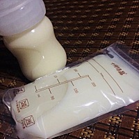 这个点吸完奶，把储奶袋封好，写上日期放进冰箱，把吸奶器全部清洗消毒干净晾着，然后准备睡一会，因为...
