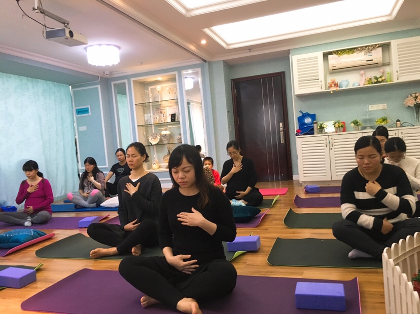 还在练拉玛泽呼吸法？不如学学瑜伽吧，一样n