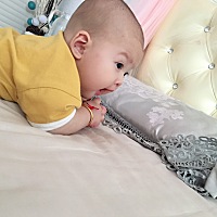 我是第一次做妈妈，你是第一次做宝宝，我们都在努力学习适应。一开始感觉自己一个人带不来，现在不知不...