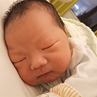 孕妈们，有木有生了孩子拉屎是黑色的，我生了我儿子一个星期拉了三次都是黑色的。