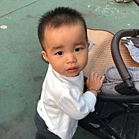 十一个月的团宝宝.会很多技能了哟 可惜就是养不肥...