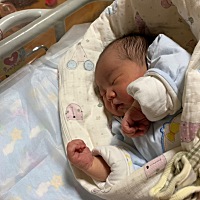 10.14剖腹产，7.4斤小乔治……总结一句话，太疼了……比刀口疼的是宫缩，比宫缩疼的是压肚子，术后六小...