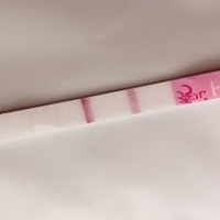 (帮转)今早测的.秀.儿早早孕，越来越深的两条杠，还没有去医院检查，我姐叫我六周去检查看看，希望检查...