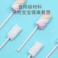 从100四个月萌生出第一颗小牙开始，他的牙刷就一直随着他牙齿的增多而变换。 市面上各种各样的宝宝牙刷...