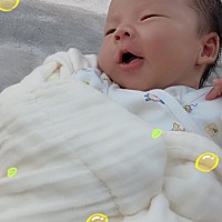 一点多醒来一直吸奶，我困得眼睛睁不开，撑着喂了又喂，就是不见你松口！看你实在吸不饱，拿吸奶器吸出7...