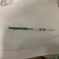 早孕试纸测的，这是怀孕了吗？