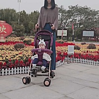 不知道从什么时候把身上的傲气全褪去了，突然变得不爱说话，觉得自己好差，从未有过的自卑感