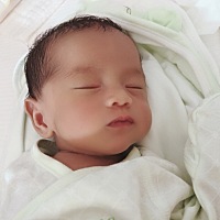 婴幼儿，又名睡眠阻断机、人肉吸奶器、四脚吞金兽，长相可爱，触感柔软，常年寄生在人类家庭中，善于奴...