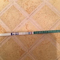 亲们，排卵日同房后14天用试纸测有一条淡淡的粉色是怀孕了吗？手机拍的不是很清楚。备孕一年多了，希望...