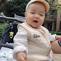 时间过的好快，宝贝快6个月了，一直不吃奶瓶，这可急死我了，现在奶水也慢慢不够他吃了，不吃奶瓶好烦啊...