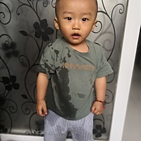 罚站😂因为到厨房伸手去抓厨台上的东西，还是只是一碗泡着盐水的葡萄 ！