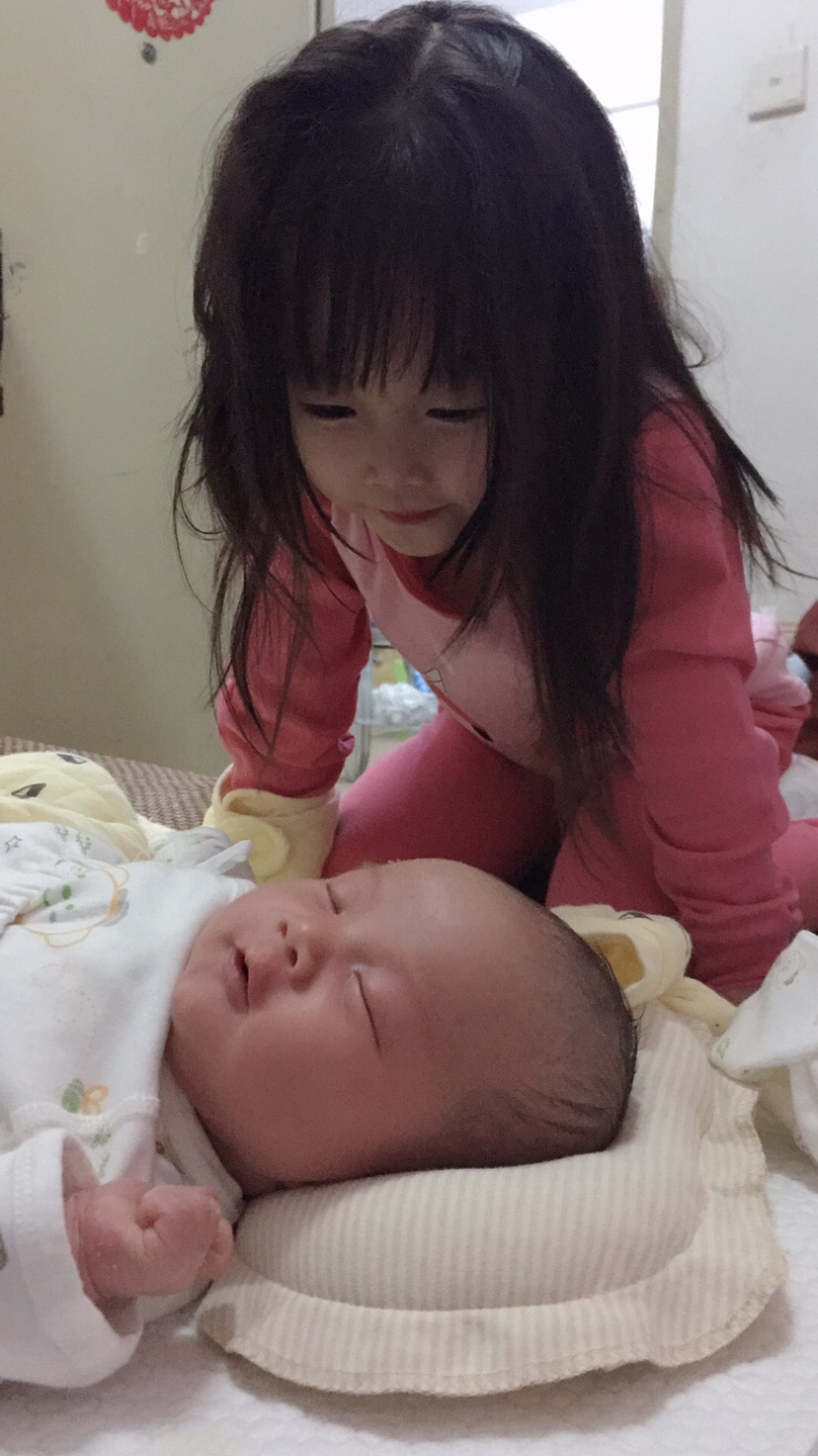 哈哈……补贴😂10月12日剖腹产8斤乔治一枚(顺转剖)过程酸爽！女儿双全。