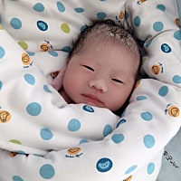 生产的痛生完还是会后怕，不过打了无痛分娩还是挺快的，怀孕的时候肚子尖下怀，都觉得是男孩，最后快生...