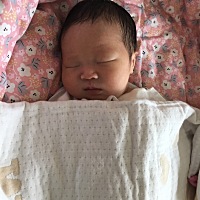 对比一下，早产了25天，今天宝宝刚从新生儿监护出院，老婆14小时开十指，没生下来转刨，老婆辛苦了，为...
