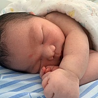 40+5发动，顺产4.26kg,三指到生的七个多小时好痛啊，无痛也不能缓解😂，不想再顺了。巨大儿生的好辛苦