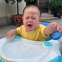 每天总是忍不住拍照记录下来你的一切，自己的孩子感觉哭也特别的可爱😊，但笑起来更可爱💕💕💕