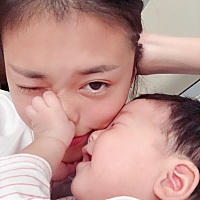 深夜想发个帖 都说生下来的宝宝又听话又可爱又乖巧都是来报恩的  我现在的第一胎是一个女宝宝 从生下来...