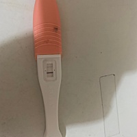 有经验的亲们，帮我看看，图一是周六早上测试的结果，图二是今天测试的结果，换了一个牌子的测孕棒。