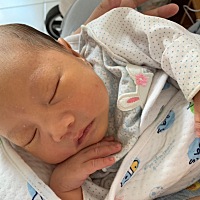 现在月子还没坐完，感觉两条腿都凉嗖嗖的，右侧屁股后面骨头有时候痛的不能动，腰也痛，感觉后半生都毁...