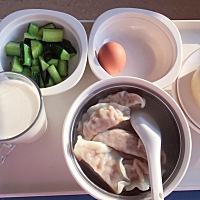没有对比就没得伤害😂我吃的早餐和老公吃的，我饭后甜品他饭后看我喝。😂 只能看着我剩的残羹剩饭😂