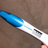 平时月经很准时的 一天也不会多也不会少 平时来月经的前一周胸会胀 这次没有 但是这次的月经也要推迟了 ...