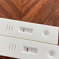 姨妈推迟三天测出来的，鼠宝宝一枚，太开心了，我已经备孕快一年了，每个月都失望而归，还好中药调理一...