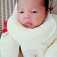 宝贝，对不起！你不要怪妈妈！母乳一整天没吃，到晚上也不够你一顿饱的。然后乳头又裂开流血。所以妈妈...