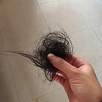 头发掉得厉害，一抓一大把，洗个头掉得更严重，请问大家有防脱发的好方法吗
