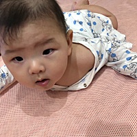 每次带小家伙出去都会被问是弟弟or妹妹，哈哈，长得这么中性吗