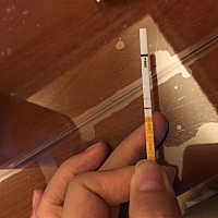 慢慢的在加深了，昨晚测的还很浅，今天早上晨尿测试的，金秀儿已经开始是淡粉印了，接宫内好孕。