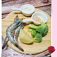 😋宝宝餐🍒 土豆虾泥疙瘩汤 月龄：10M+宝宝营养 需要的食材：西兰花，虾，土豆，面粉，猴头菇粉。 ...