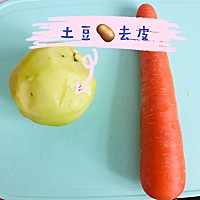 每天给宝贝做不同的辅食……看他吃的开心，每次都吃完就很高兴～