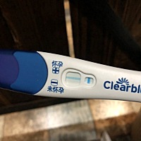 上个月上个月15号来的姨妈，至今没来大姨妈，同房的时候刚开始那一两分钟没带tt，推迟第六天测了一次，...