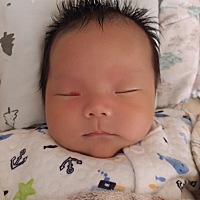 做妈的就是操心，担心这担心那，总感觉这小子的鼻子有点短，宝宝记得鼻子一定要长长一些长大一些才对衬😚