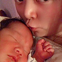 二胎剖腹产下来 背了镇痛棒还是痛 我用了塞屁股的止痛药 缓解太多 福音啊 第三天才来母乳 第四天早上腋...