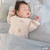 都说爹的闺女 娘的儿 仔细对比了 没有一丁点随我 我只是生了你而已 面向毫无关系😪 不过还是爱的不得...