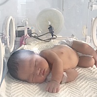 今天宝宝去检查黄疸 数值到了15 哎 现在医生说要照蓝光了！可怜的娃才出生五天。