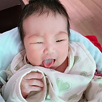 夜里2点多痛，痛到5点去的医院，挂的急诊，检查宫口一指，马上办完住院手续直接推进产房，7点多宫口4指...