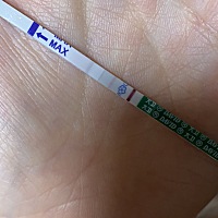 这早孕试纸颜色加深的好慢呀，好担心