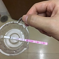 困得很胸胀痛啊小腹也胀还有刺痛感早孕试纸一直白板☺直到今天早上排卵测金.秀.儿出了弱阳随后就去医院查