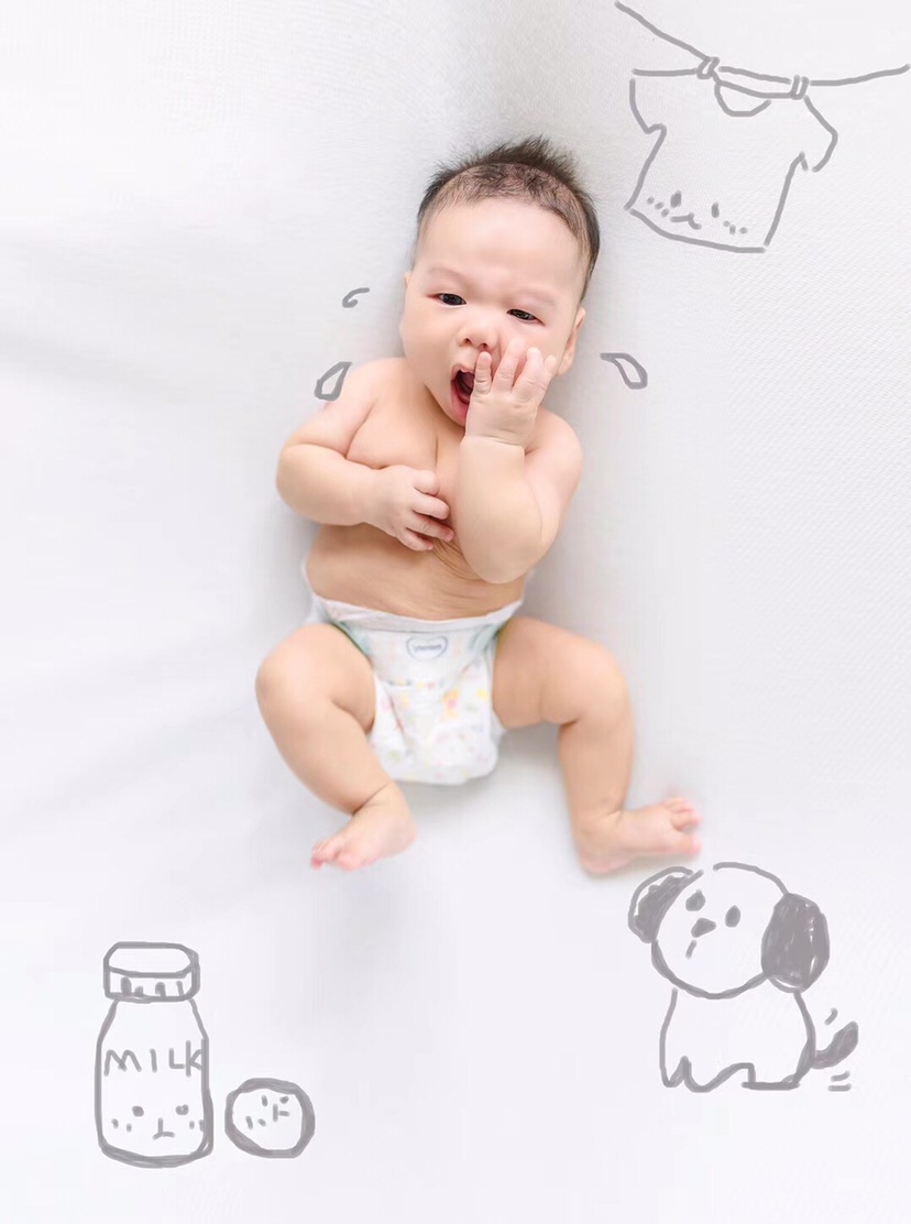 四：不要请通乳师，我闺蜜请通乳师搞的乳腺发炎痛到哭还发烧了；不要吃催奶药，没奶一定要让宝宝多允吸，也可以用黄坚源通乳膏按摩，热敷，增奶和维持奶量。
 五：戒奶的时候，不要吃任何断奶的药物，可以吃面条、麦芽水、韭菜炒鸡蛋都是可以回奶的，并且减少喂奶的次数，奶水渐渐就断了，不会有痛苦！