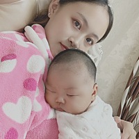 出生到现在40天啦～30天体检的时候你都5.2公斤了～医生姐姐都说你太能吃啦🤣人家娃娃几两长～你是按斤...
