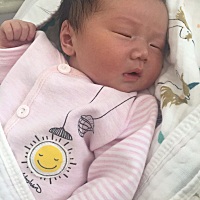 我家小猪宝10月22号出生，6.7斤，妈妈和姐姐来照顾我一周，新手妈妈好多都不会，宝宝一哭就有些焦虑，害...