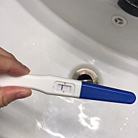 6号来的大姨妈，经期4天，然后大概19号同房，这个是刚刚晚上测的，