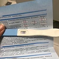 上周测了一次是阴性，今早刚测的，看不太明白了