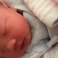 38周来医院产检被扣下，羊水越来越少，住院一天就剖腹产了，6斤6两的佩奇，一切都疼都值得了。人生没有...