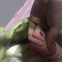 宝宝今天两天了，预产期第二天破水进医院，过程不堪回首，顺产生下八点七斤男宝，要了我半条命。耻骨严...
