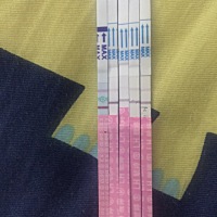 大家帮我看看怎么回事 最左边的是今天的 往右边都是前几天的 是不是说明排卵期接近了